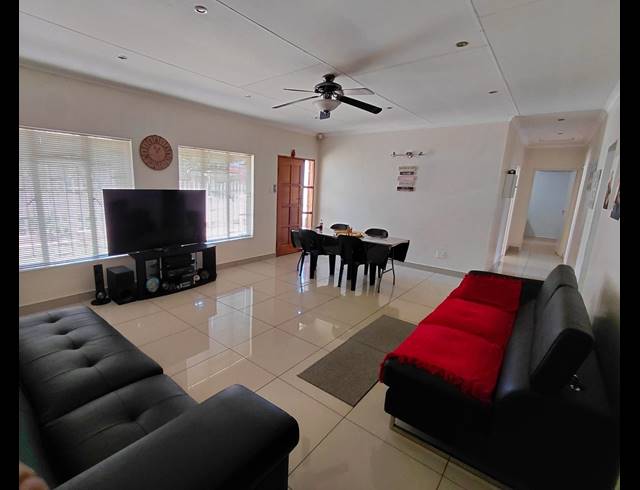 3 BEDROOM FREEHOLD FOR SALE IN LENNOXTON